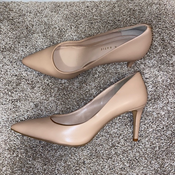 Kelly & Katie Nude Pumps - Picture 1 of 4